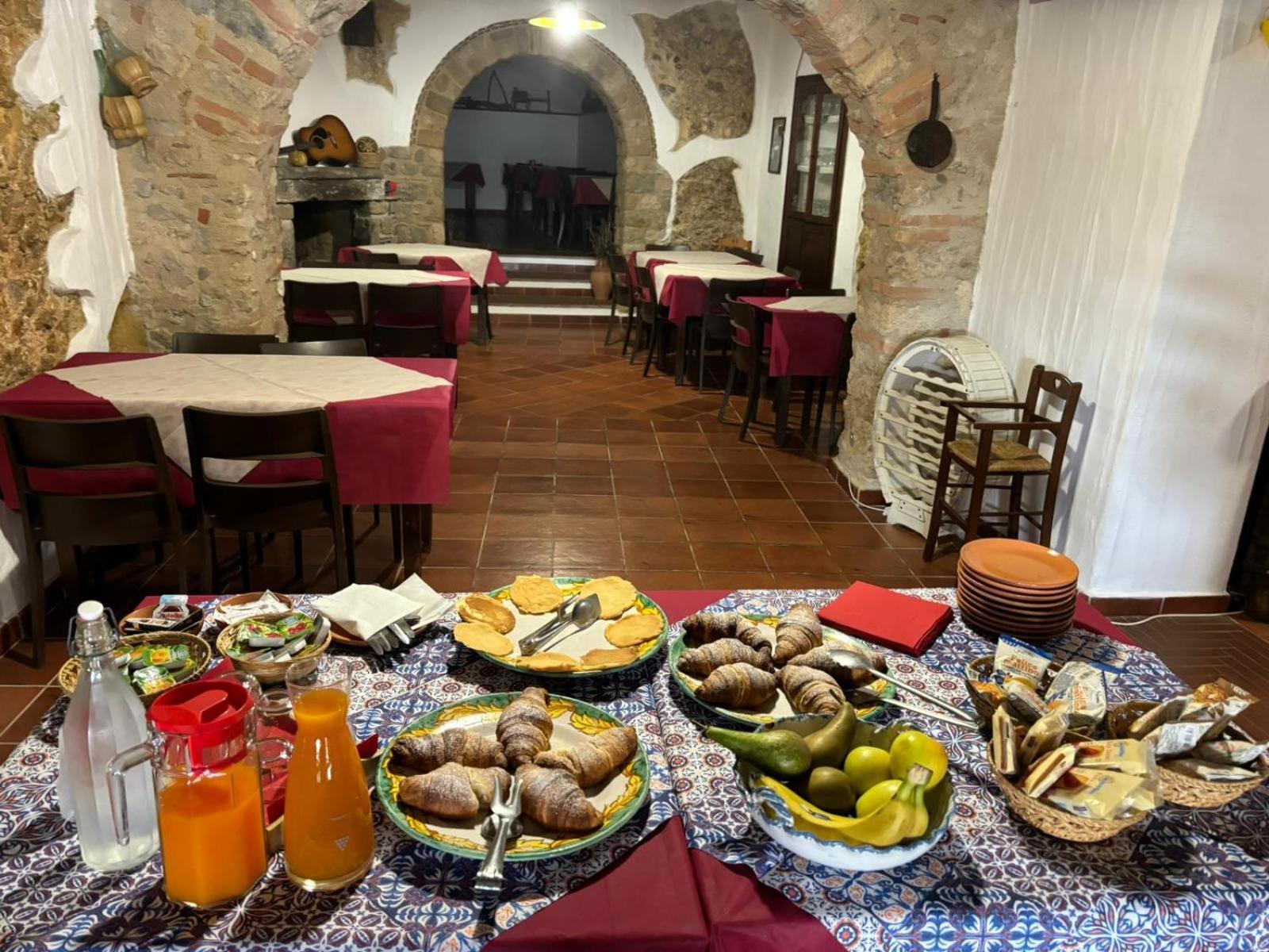La Locanda Del Curato Rooms Lentiscosa Екстер'єр фото